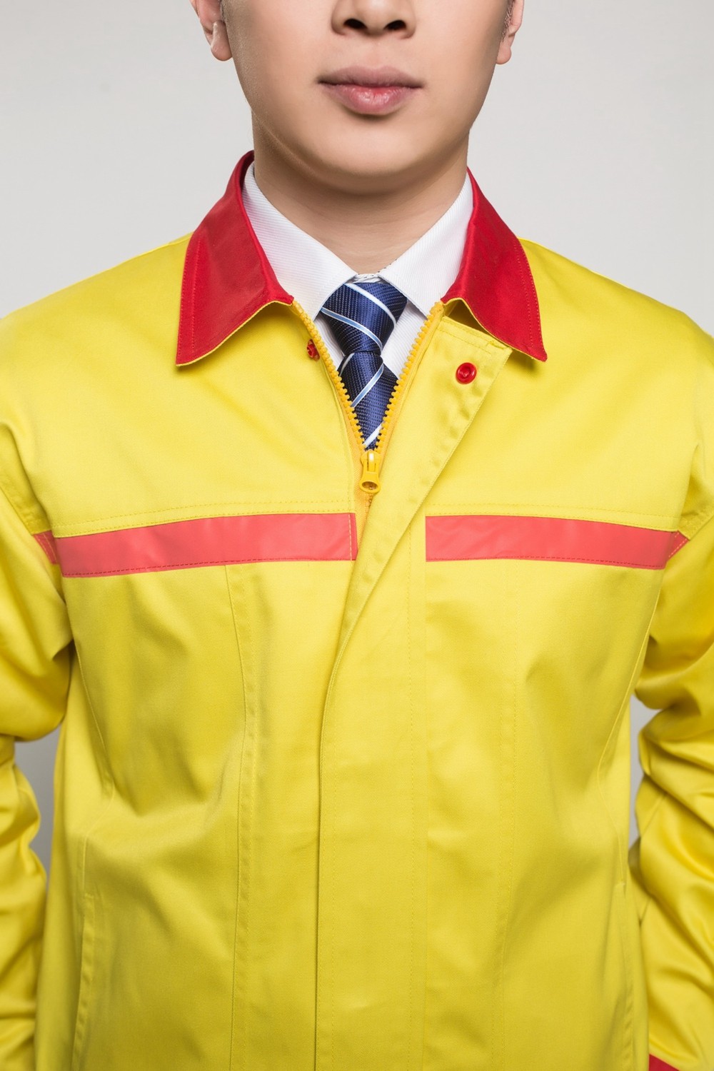 長(zhǎng)袖防靜電工作服細(xì)節(jié)展示