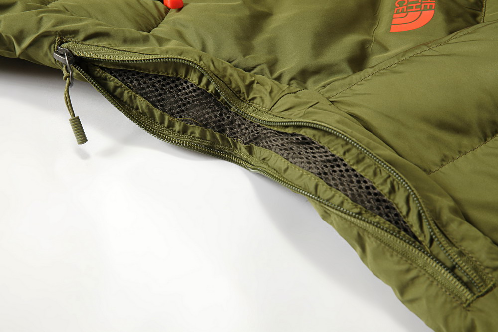 冬季羽絨服細節(jié)展示