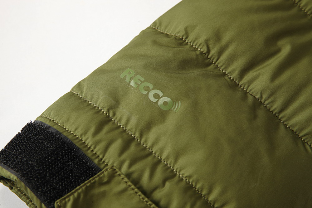 冬季羽絨服細節(jié)展示