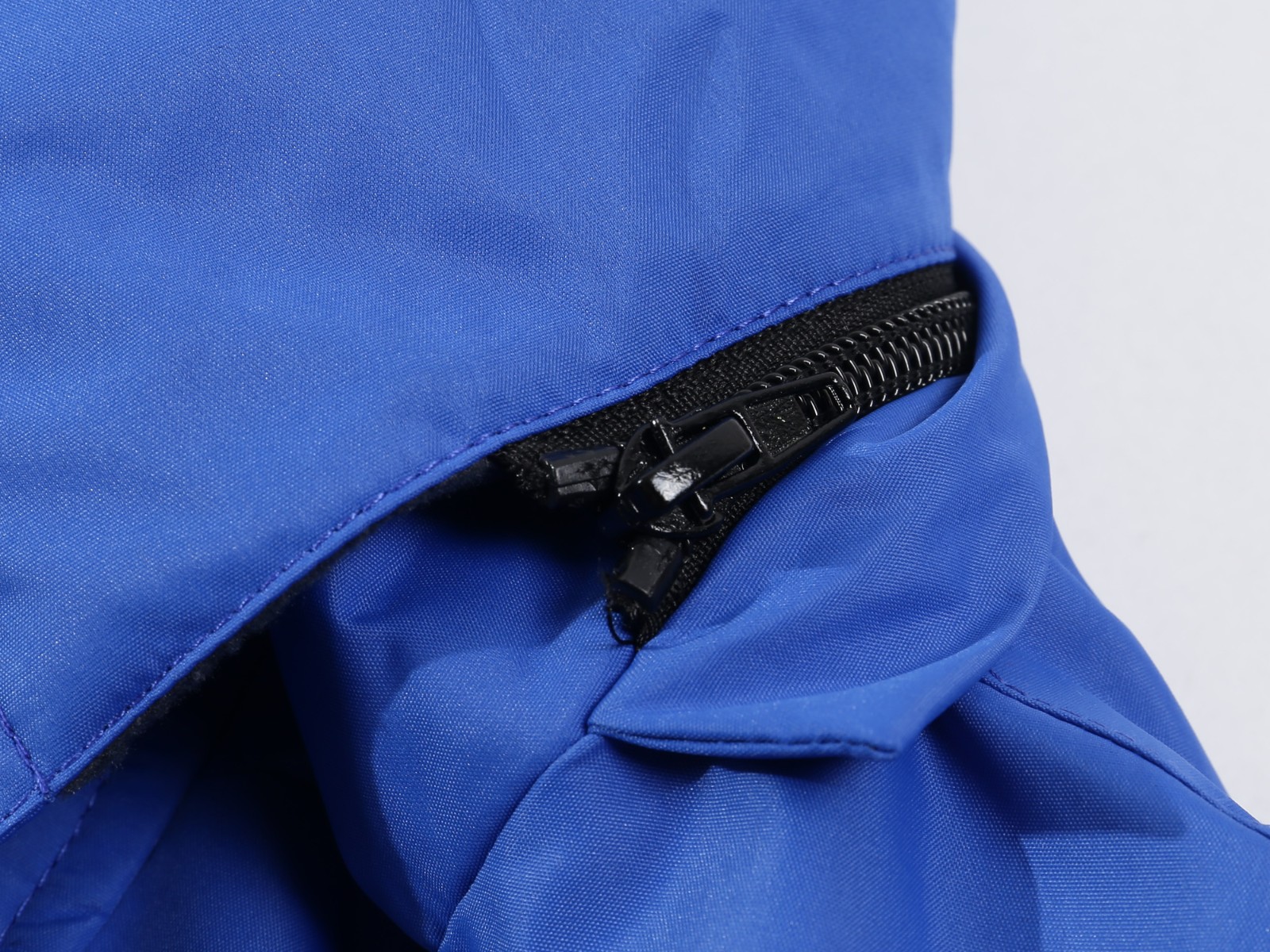 戶外工裝沖鋒衣細節(jié)圖